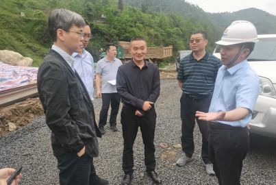 省交通運輸廳公路局唐楷一行調(diào)研煙峰鎮(zhèn)C321大風(fēng)頂“幸福美麗鄉(xiāng)村路”項目建設(shè)